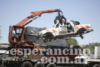 Mendoza 28/10/16

El ministro de Seguridad junto a autoridades recorrio las instalaciones de la playa de secuestros de San Agustin.

Se compactaron autos que fueron de las fuerzas publicas (policia, Penitenciaria, etc.)

Foto: Marcos Garcia