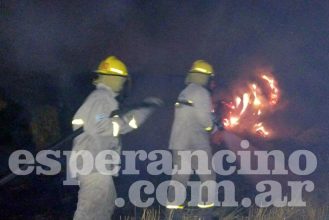 Bomberos incendio de rollos Ecuadro y Botay 02