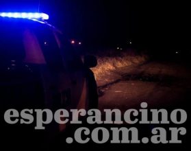 policia campo noche