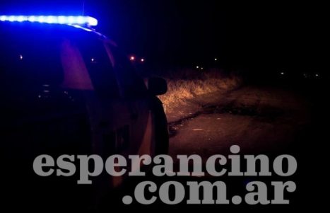 policia campo noche
